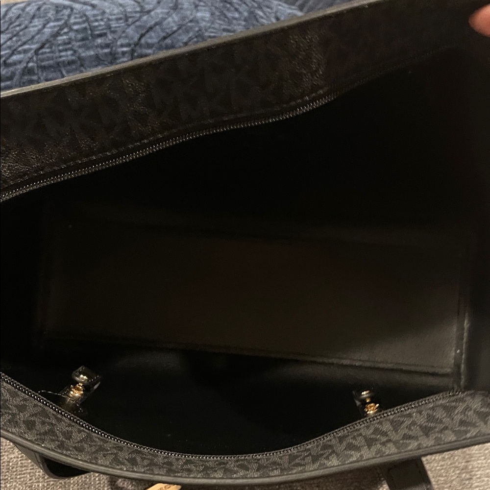 Michael Kors Large Maisie 2/1 Black Signature Tote. With logo snapin clutch NWOT - Picture 5 of 11